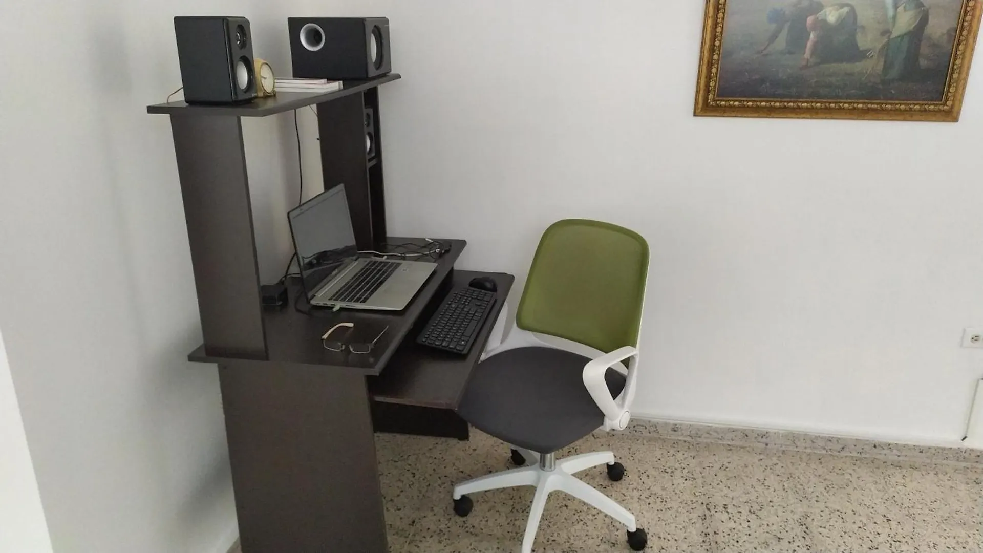 Casa En Laureles Ideal Para Familias Medellin 0*,  Colombia