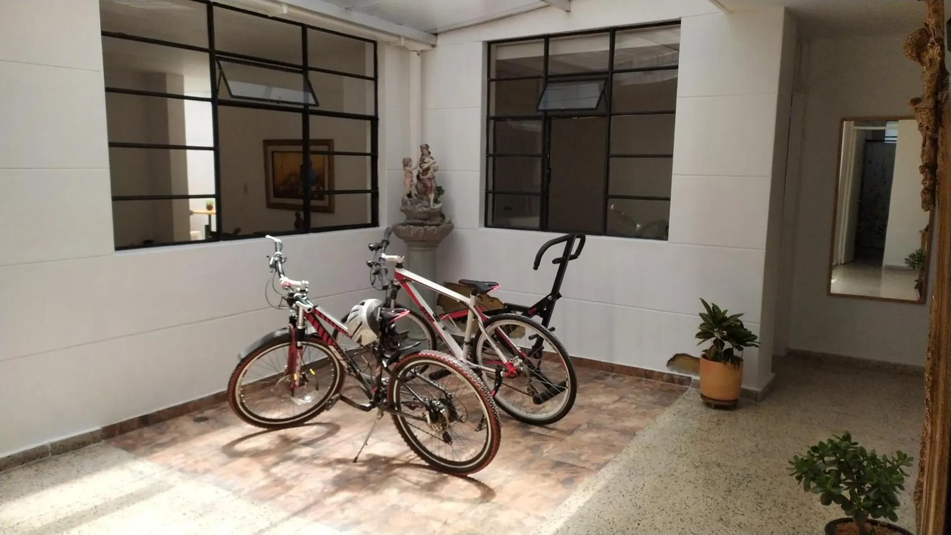 Casa En Laureles Ideal Para Familias Medellin