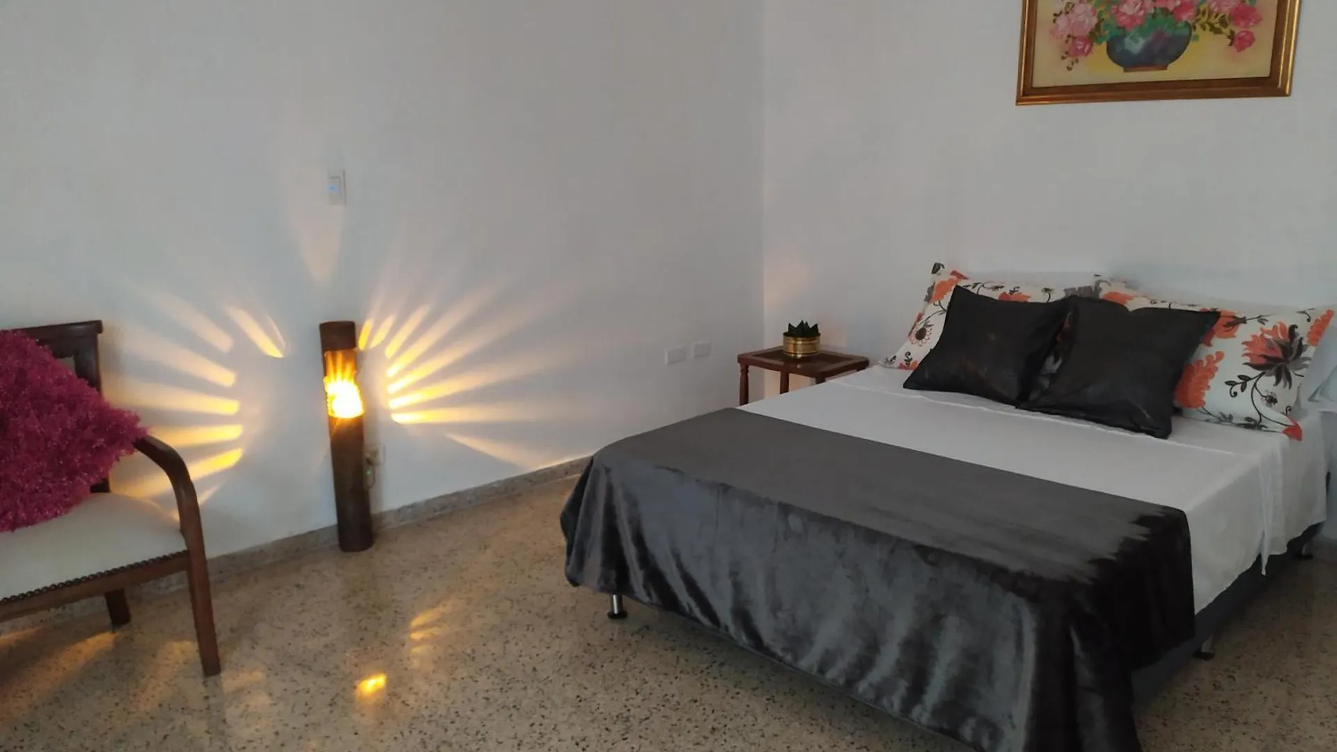 Casa En Laureles Ideal Para Familias Medellin 0*,  Colombia