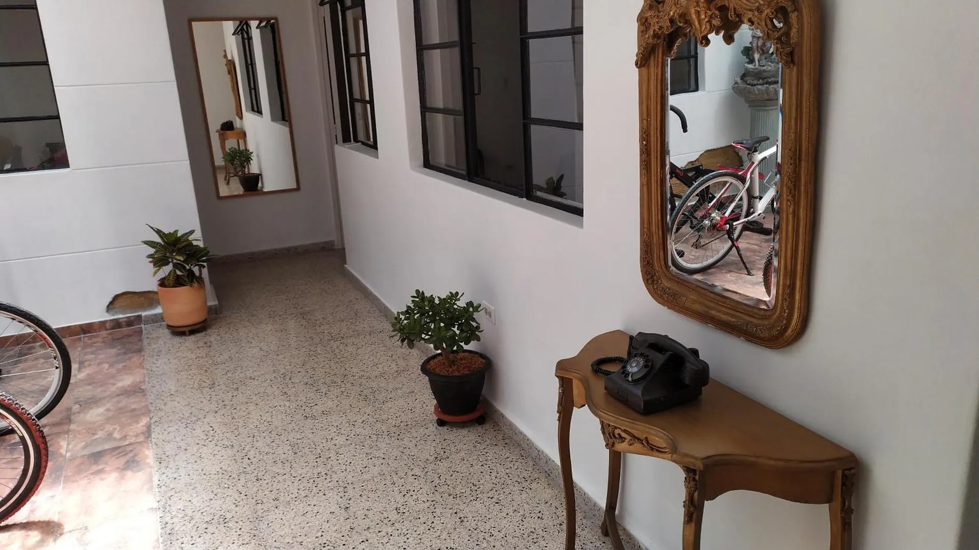 Casa En Laureles Ideal Para Familias Medellin Apartment