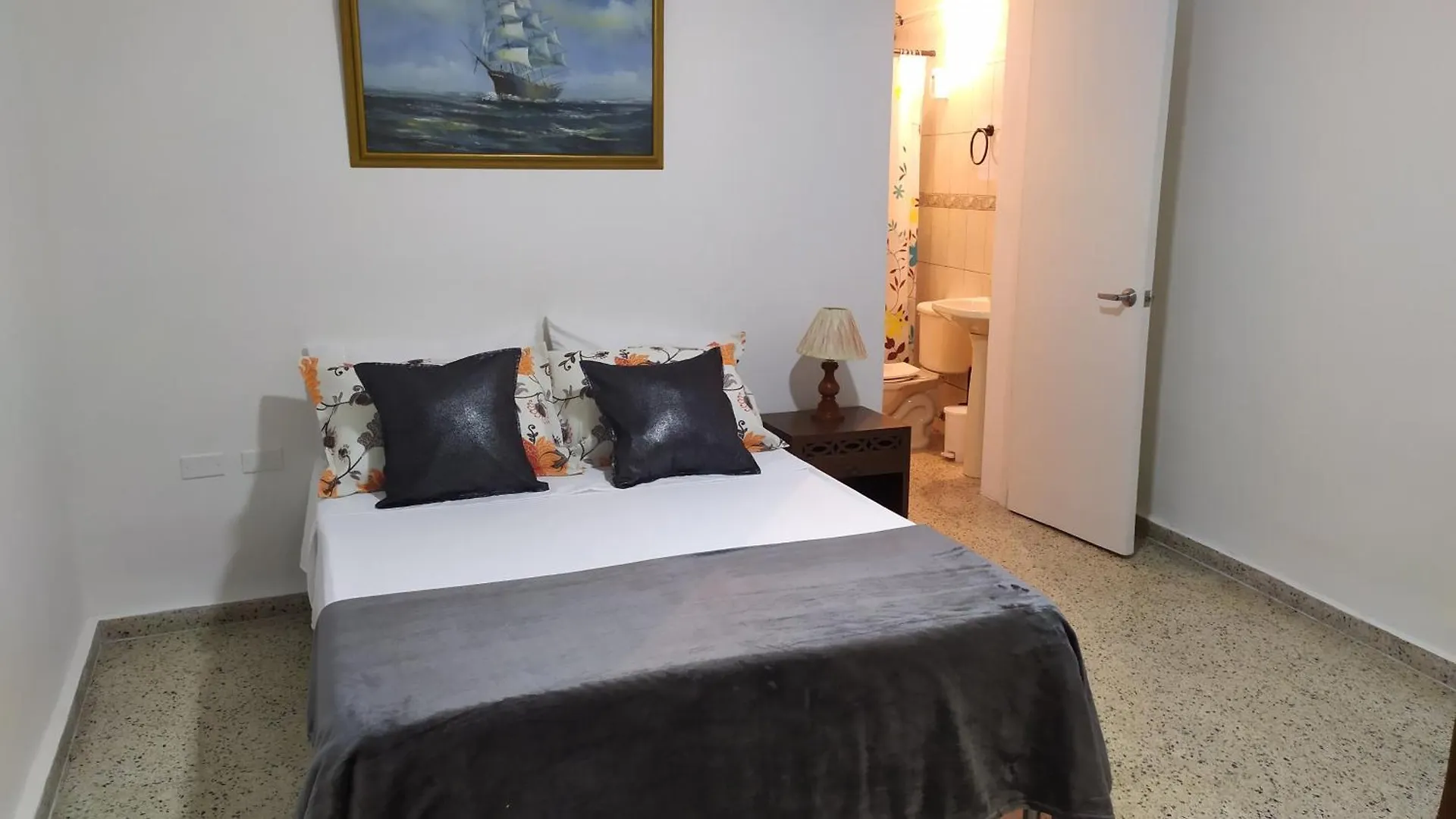 Casa En Laureles Ideal Para Familias Medellin Colombia
