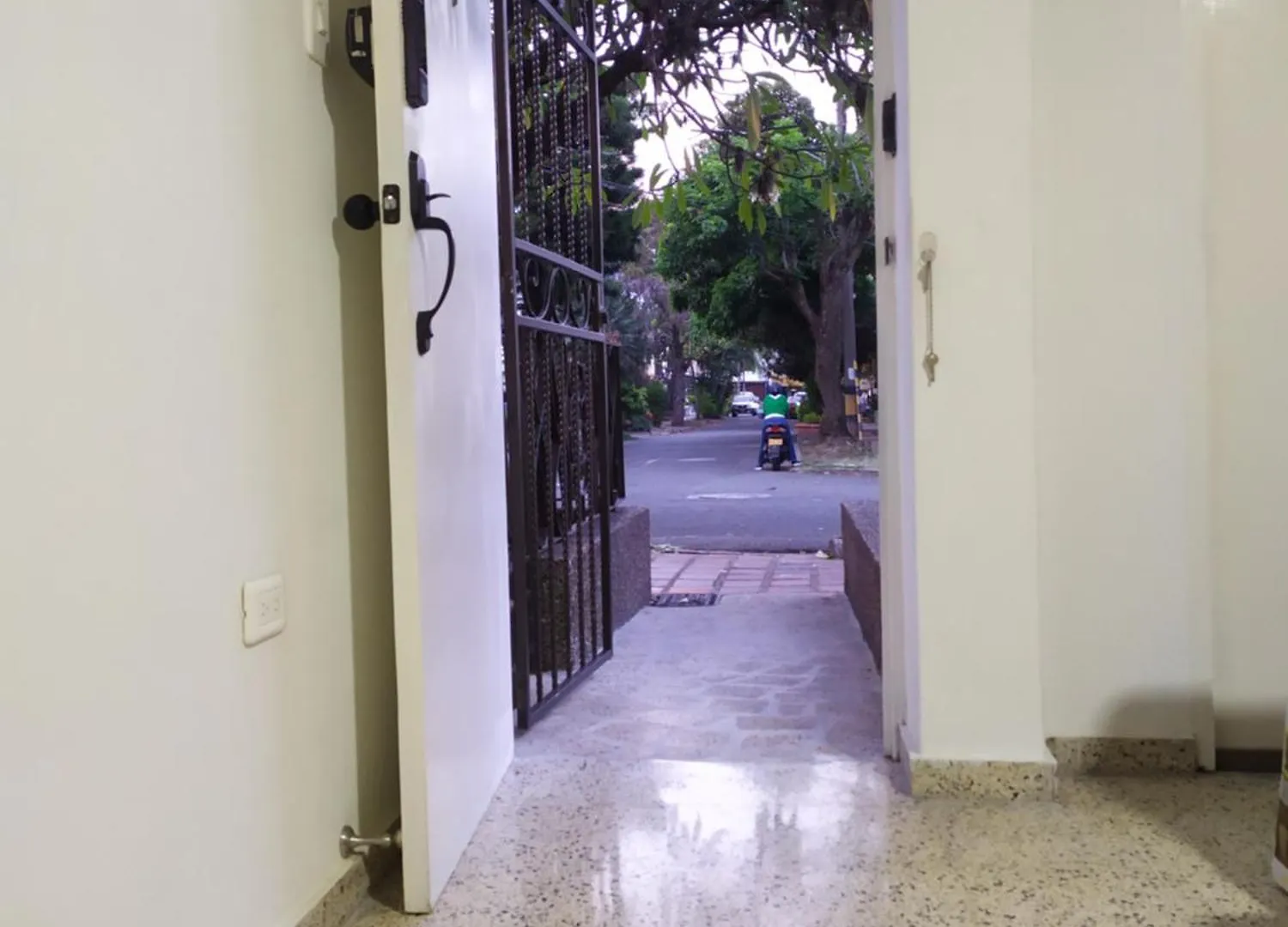 Casa En Laureles Ideal Para Familias Medellin 0*,