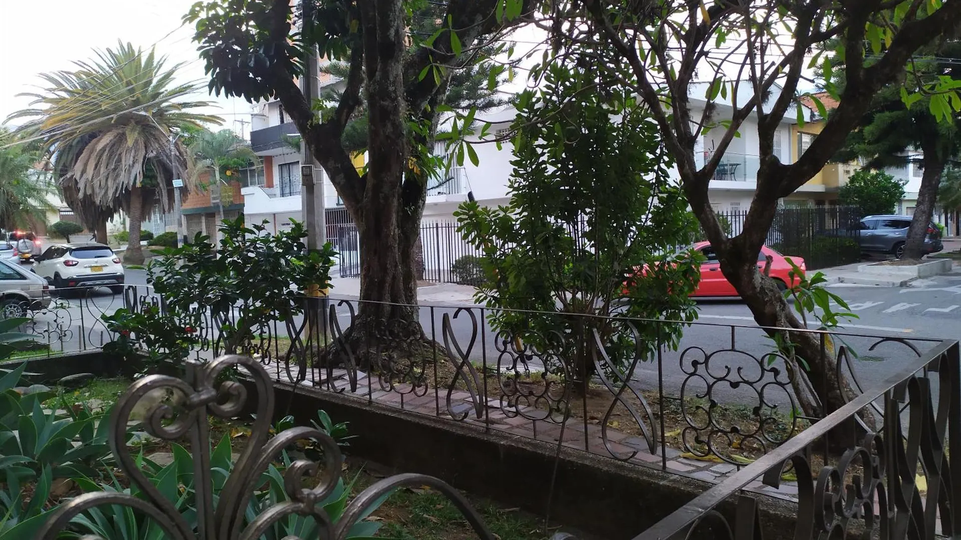 Casa En Laureles Ideal Para Familias Medellin 0*,